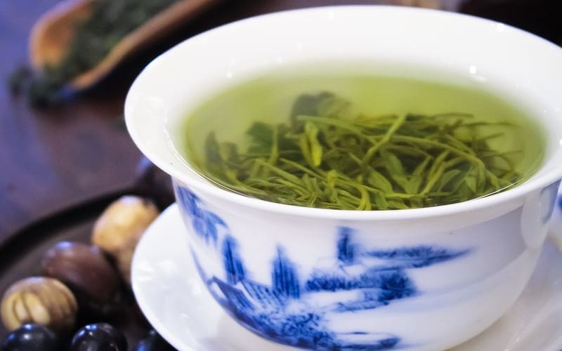 緑茶のテアニンとカテキンの健康効果